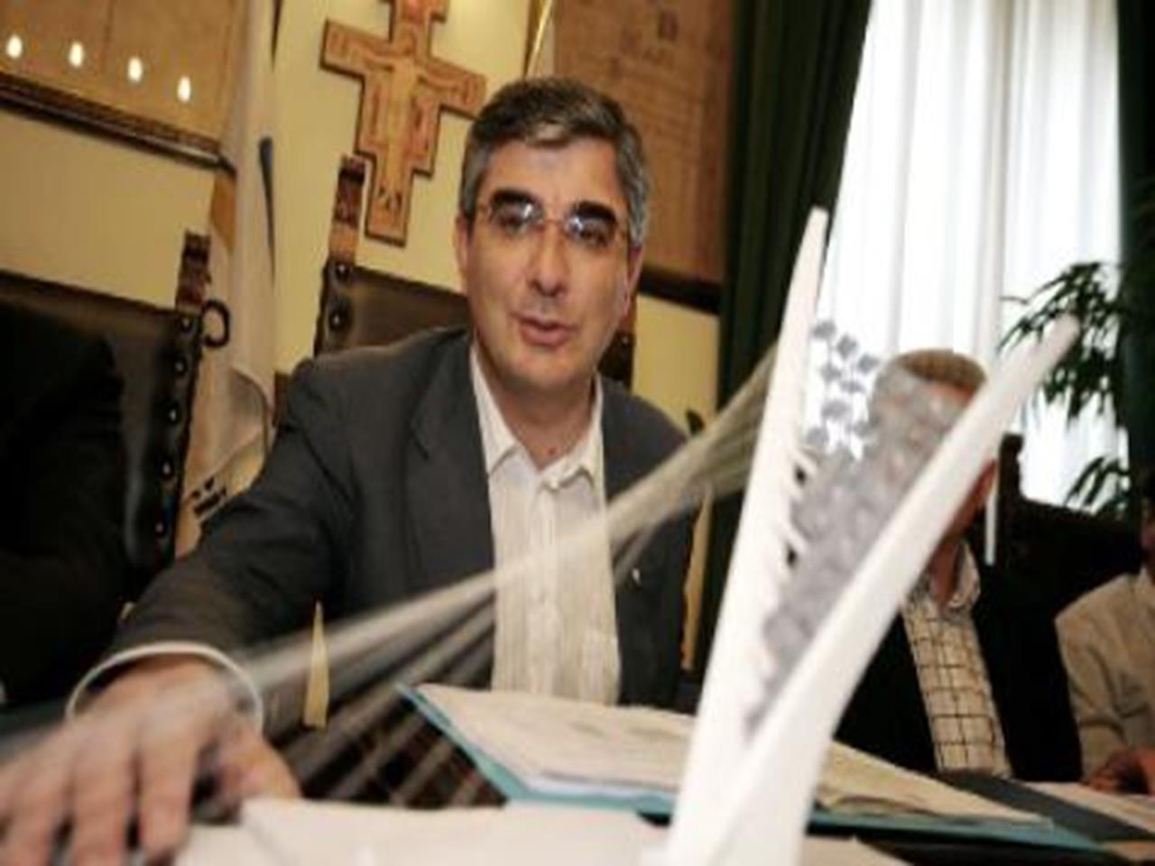 http://www.primadanoi.it/resizer/475/280/true/virtualmedia/FOTO/GENERICHE/dalfonso_ponte_nuovo.jpg--.jpg